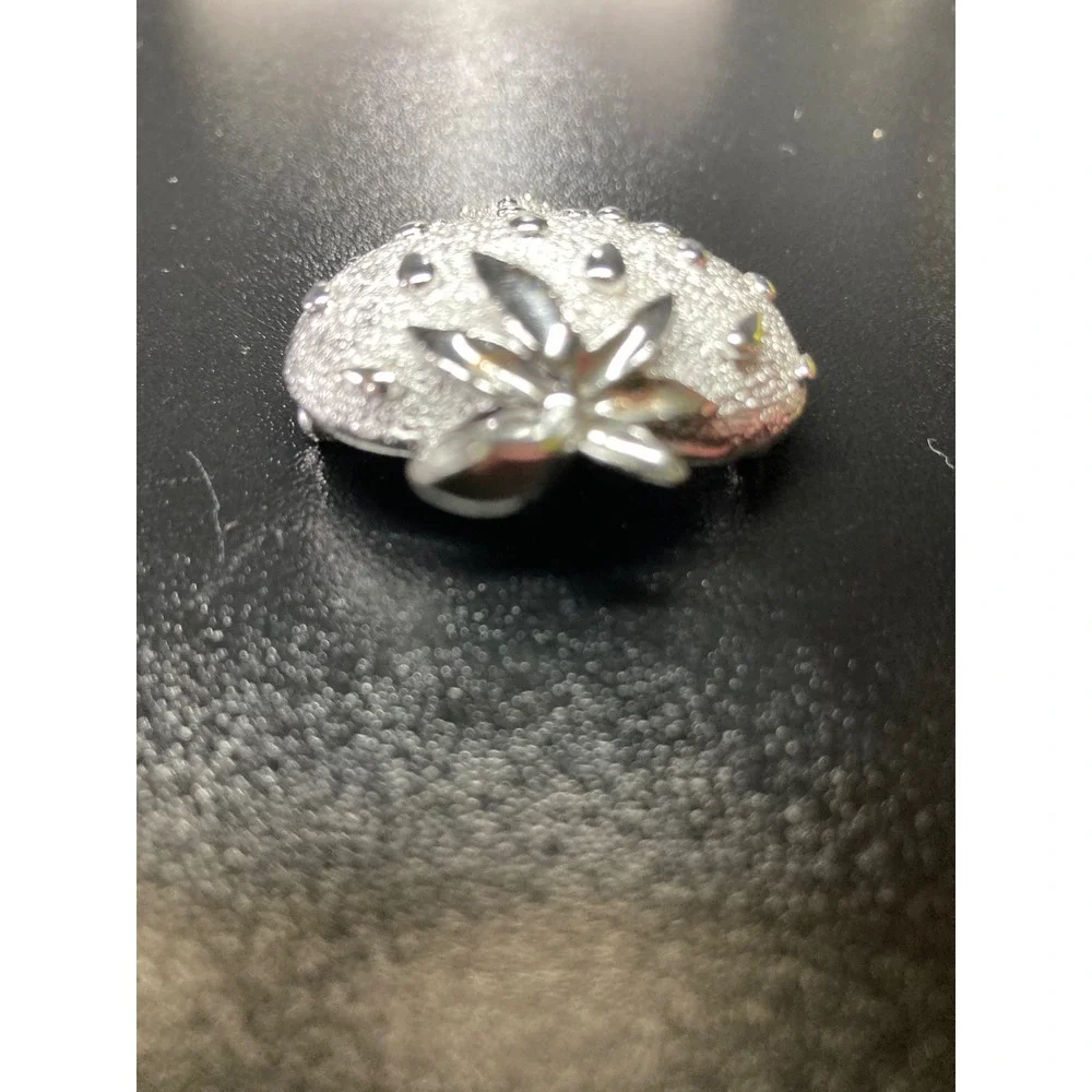 Sarah‎ Coventry Vintage Strawberry Brooch Silver Tone Textured Fruit Pin 2 Inch